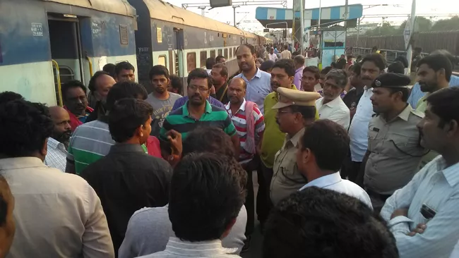 Passengers stop train with no air conditioning, no ventilation - Sakshi