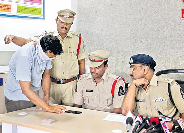 Police attack on poker game gambler - Sakshi