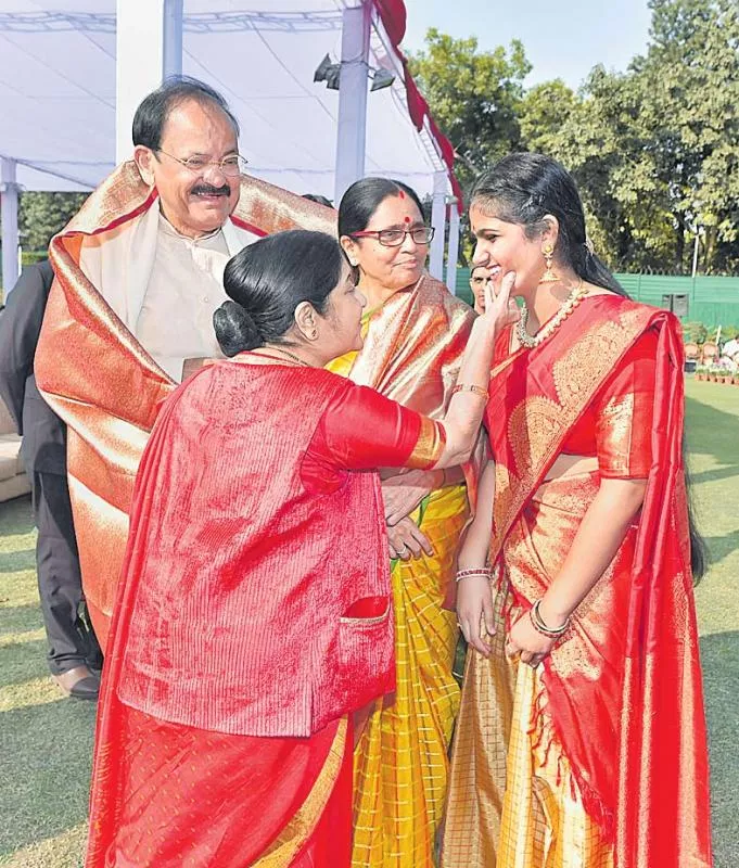 Sankranthi celebrations at Vice President's house - Sakshi