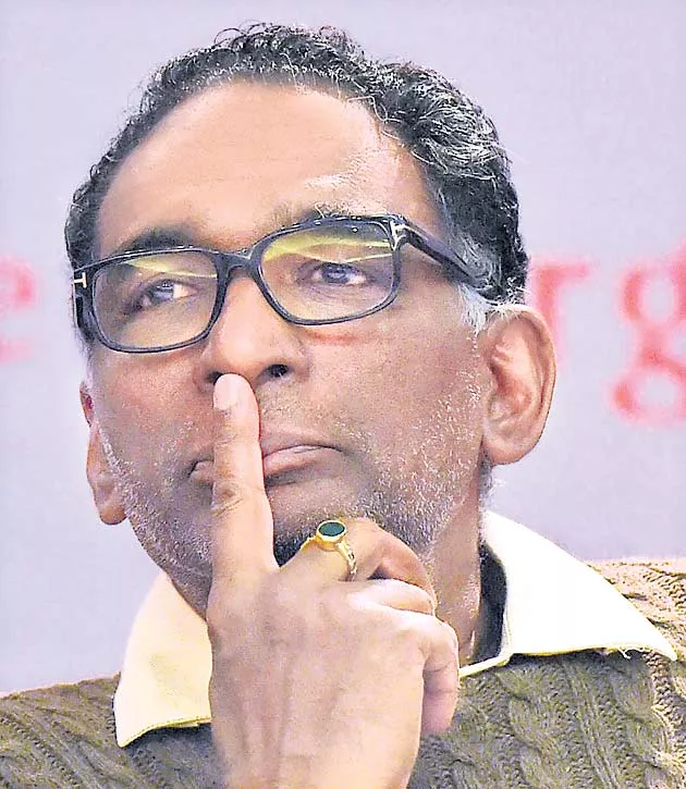 Justice Chelameswar refuses to comment on Supreme Court crisis - Sakshi