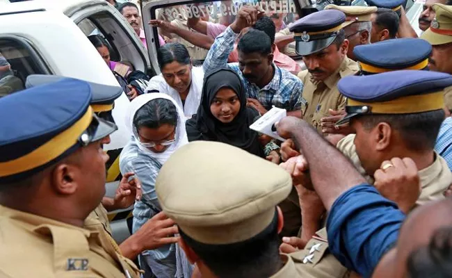 Kerala Love Jihad Case Only Hadiya Has Right - Sakshi