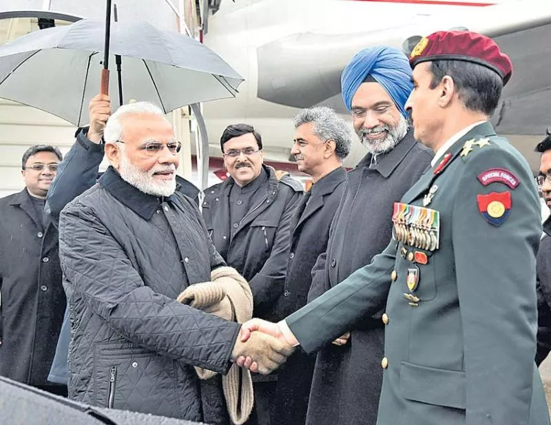 Prime Minister Narendra Modi arrives in Davos - Sakshi