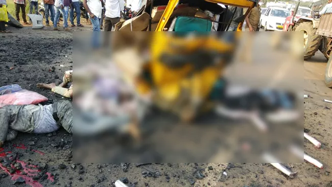 three killed, several injured in road accident - Sakshi