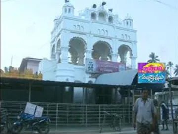 Sun rays not touch Arasavalli suryanarayana swamy temple - Sakshi