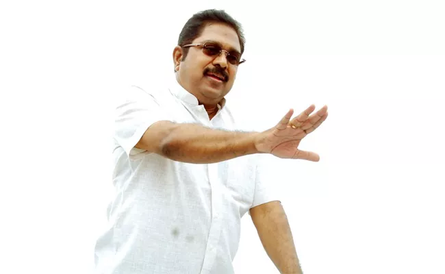 Delhi HC seeks poll panel response on Dinakaran plea - Sakshi