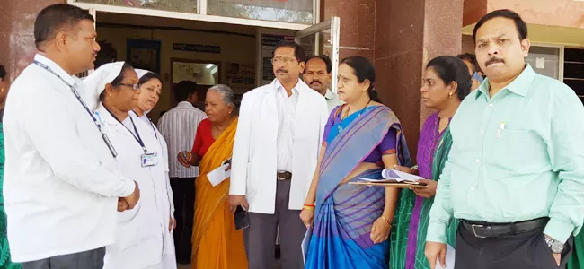 state committee members visit area hospital - Sakshi