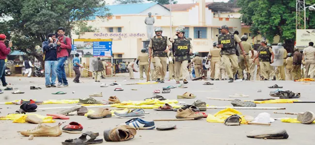 Karnataka Bandh Today Over Mahadayi Water Dispute - Sakshi