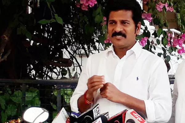 political parties using loopholes - Sakshi