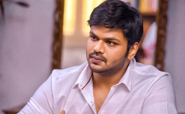 Manchu Manoj Next movie with CHandra Sekhar Yeleti - Sakshi