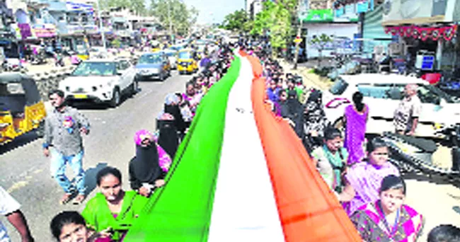 Volunteer rally with the national flag - Sakshi