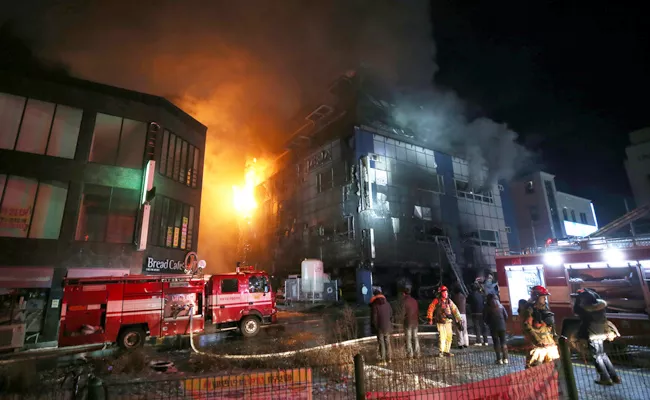 huge fire accident in South Koreas hospital - Sakshi