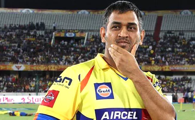 MS Dhoni plan behind selecting senior cricketers - Sakshi