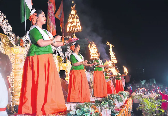 tricolor format with 1500 students gets wonder book of records  - Sakshi