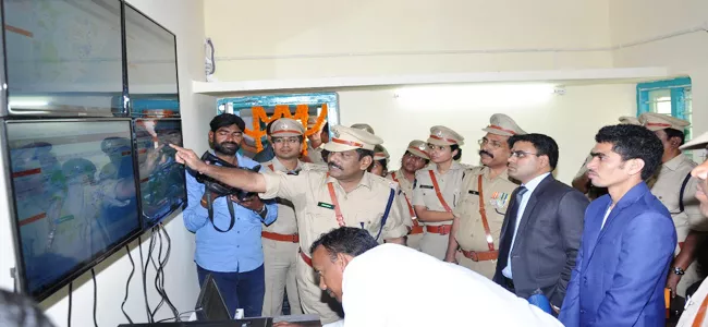 collector vivek yadav open command control room - Sakshi