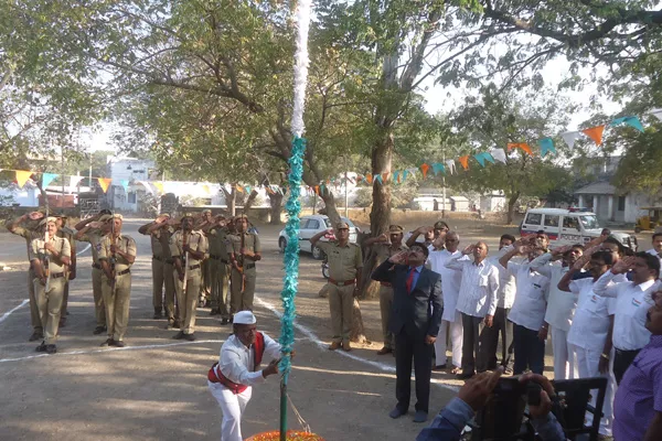 republic day is celebrated in peddapalli - Sakshi