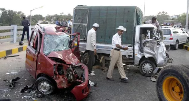 Bandh day saw 12% rise in Bengaluru accidents: Ambulance service - Sakshi