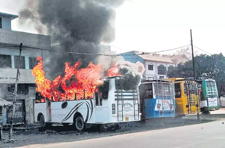 clashes in uttar pradesh town after "tiranga bike rally" attacked, 1 dead - Sakshi