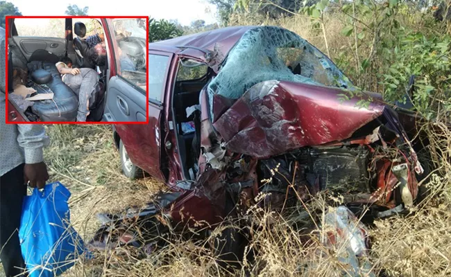 Car Crashes into Tree kills 3 at Chevella  - Sakshi