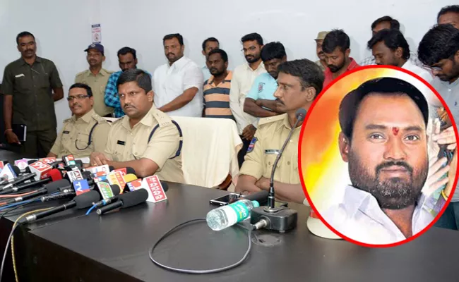 No political motive behind congress leader srinivas mureder say SP - Sakshi