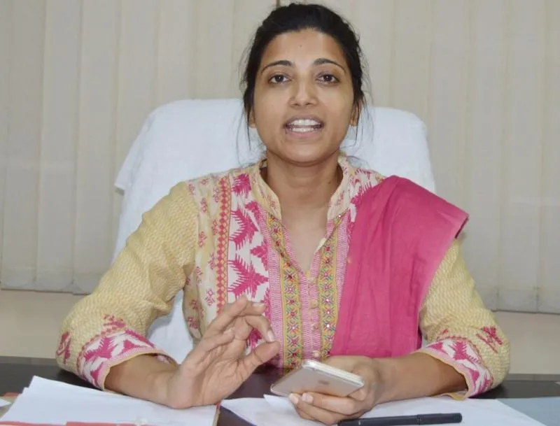 Telangana CS SP singh ask clarification from Collector Amrapali Kata  - Sakshi