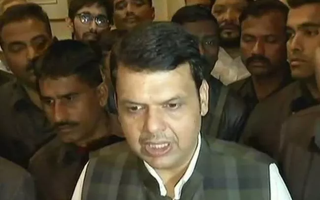 CM Fadnavis promises inquiry into violence - Sakshi