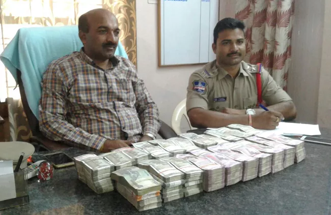 Rs.1 crore seized from Travels bus - Sakshi