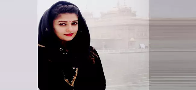 Nayanthara visits Golden Temple - Sakshi