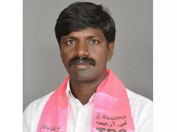 TRS MLA Vemula Veeresham Fires On Komatireddy  - Sakshi