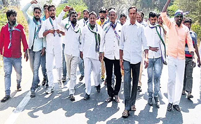 YSRCP padayatra in Jogipet - Sakshi