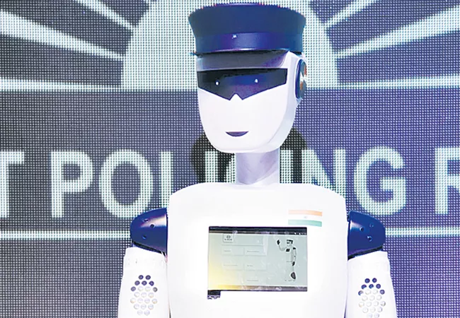 Police robo confused in identifying people - Sakshi