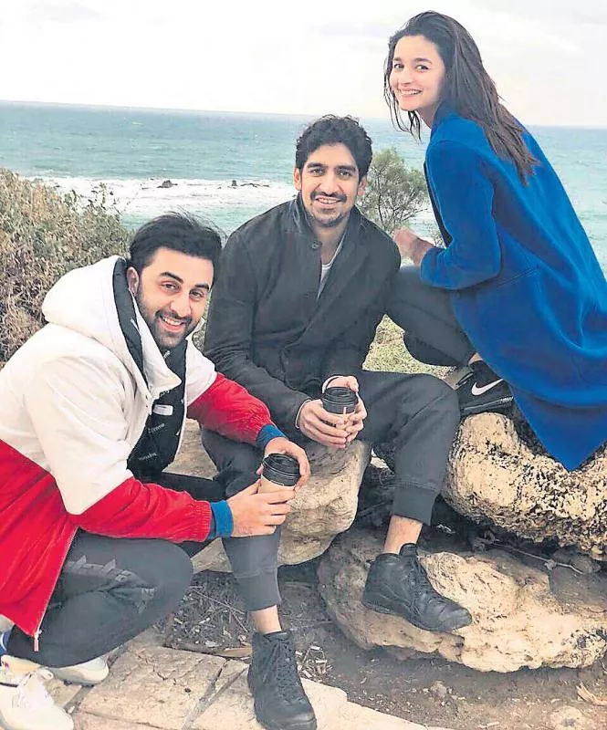 Ranbir Kapoor, Alia Bhatt prep for Brahmastra; Kareena Kapoor's Vogue cover: - Sakshi