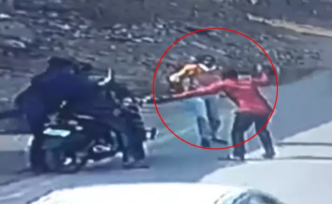 bike riders attacked by knife - Sakshi