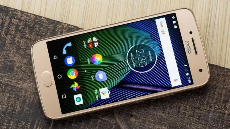 motog5plus at a price off of Rs. 4000/- Valid till 5th Jan only! - Sakshi