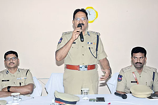 Performance rating for police officers - Sakshi