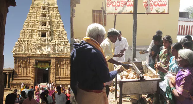 attenders want to share ahobilam temple gifts - Sakshi