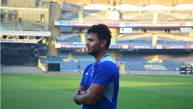 DDCA removes Rishabh Pant from Delhi captaincy - Sakshi