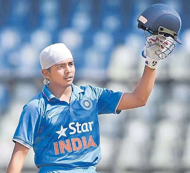 Prithvi Shaw included in Mumbai's Vijay Hazare squad - Sakshi