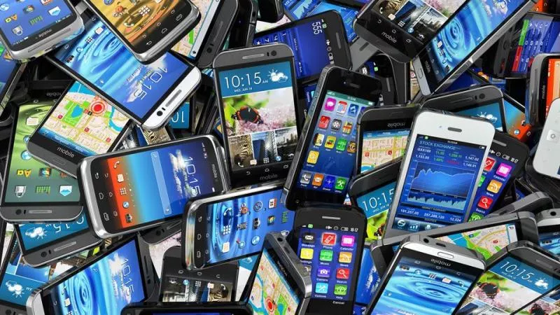 Budget 2018 : Mobiles to cost more - Sakshi