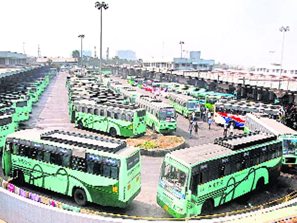 Salary cut enforced on transport strikers in Chennai - Sakshi