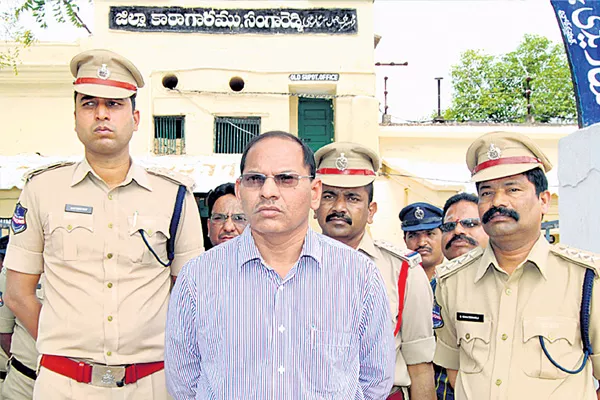 Dig on Telangana Prison Department - Sakshi