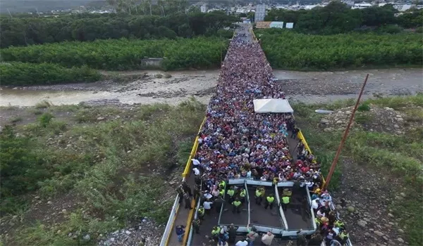 Venezueleans Flee to Columbia Thorough a Bridge - Sakshi