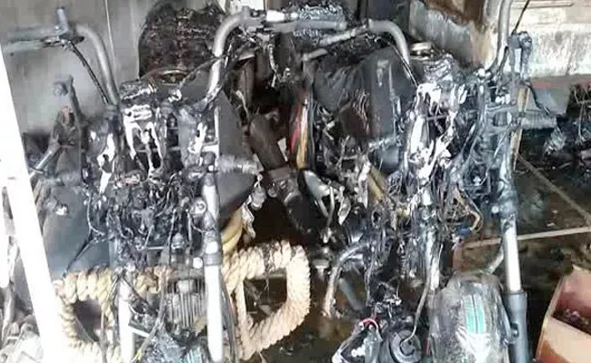 Fire Accident In Honda Showroom in Nampalli - Sakshi