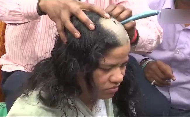 Guest lecturers get their head tonsured in Bhopal - Sakshi