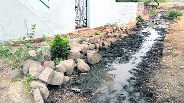 poor drainage system people facing problems in telangana - Sakshi