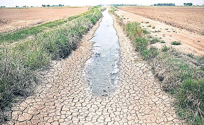 ground water levels decreasing in medak district - Sakshi