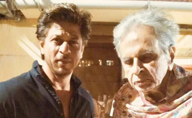 Shahrukh Khan Dilip Kumar - Sakshi