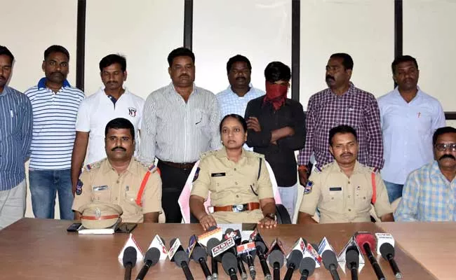 kamareddy police arrested theft gang - Sakshi