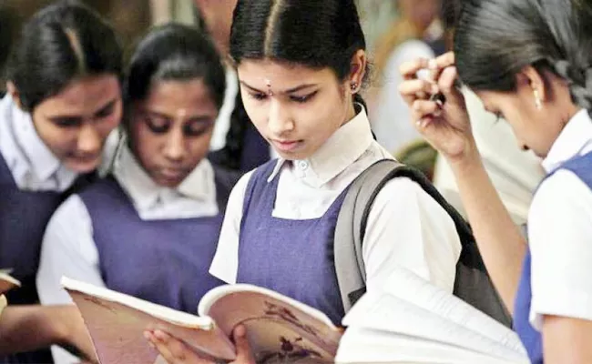 Forget 33 per cent quota, 33 per cent women in Bengaluru haven’t cleared Class 10 - Sakshi