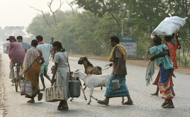 migrants in kurnool district - Sakshi