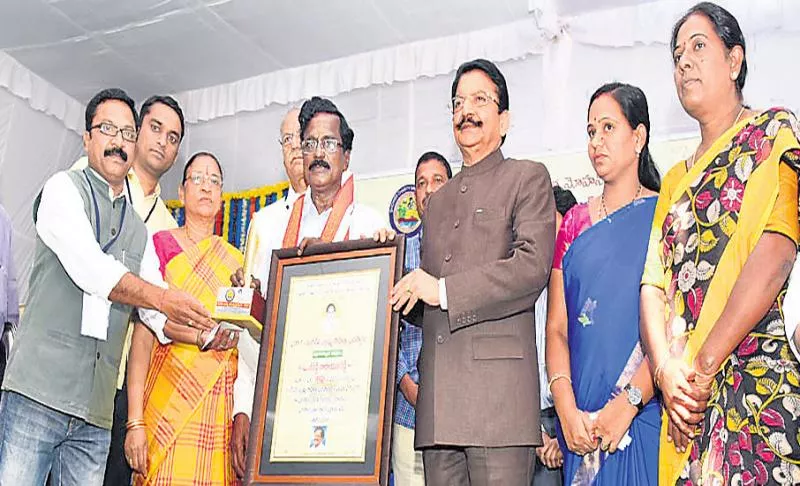 Telangana has good CM says CH Vidyasagar Rao - Sakshi